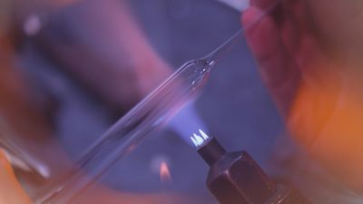 El arte del vidrio soplado: así se fabrican las probetas