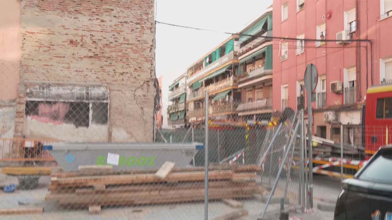 Los bomberos encuentran un segundo cadáver entre los escombros de la explosión de Vallecas