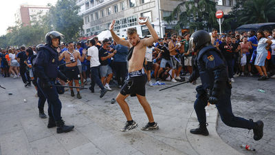 Cargas policiales contra los ultras del Marsella cerca del Bernabéu