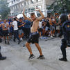 Cargas policiales contra los ultras del Marsella cerca del Bernabéu