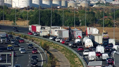 Un accidente en la M-45 con varios vehículos deja un herido leve y retenciones en San Fernando de Henares