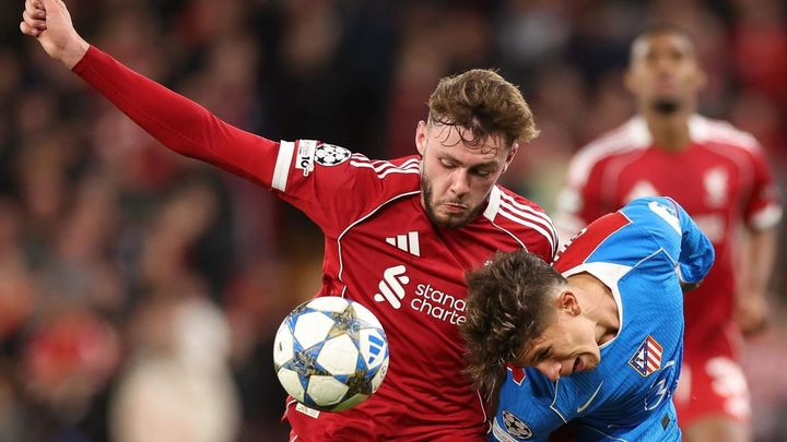 Giuliano Simeone ante el Liverpool / EFE