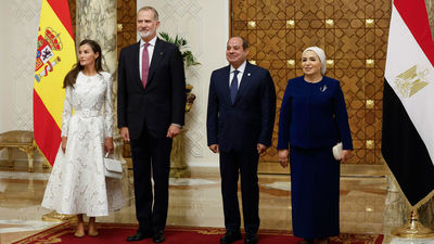 Felipe VI agradece a Egipto su papel mediador en Gaza y aboga por la solución de los dos Estados