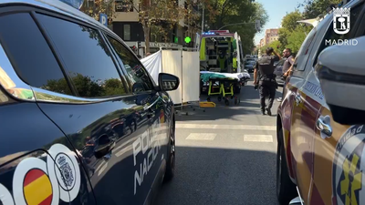 Una motorista de 65 años  herida de gravedad tras colisionar con un vehículo en Chamberí