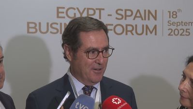 CEOE tilda de "barbaridad" la obligación de atender en catalán en las empresas