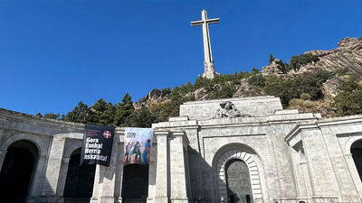 Sortu coloca pancartas con un 'Gora Euskadi Askatuta' en el Valle de los Caídos