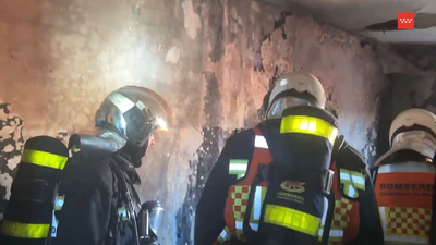 Desalojado un edificio de seis plantas en Rivas-Vaciamadrid por un incendio en su último piso