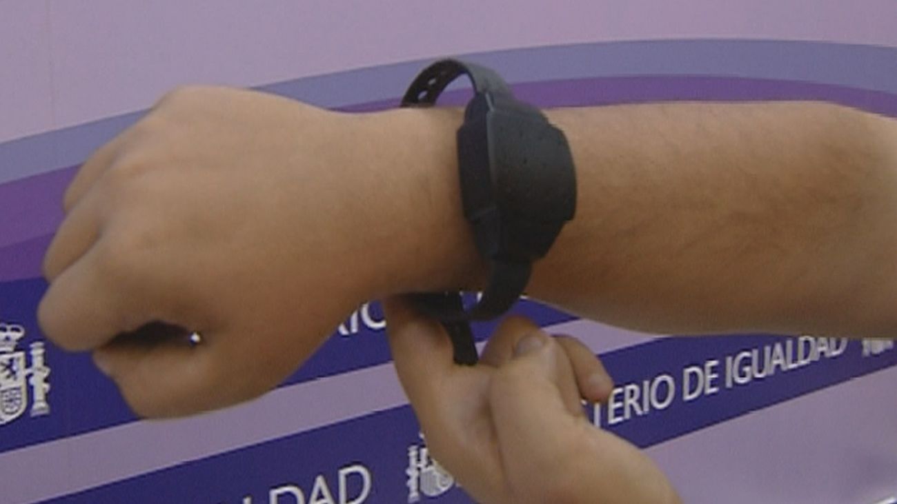 El PP pide que dimita la ministra de Igualdad por los fallos en las pulseras de maltratadores