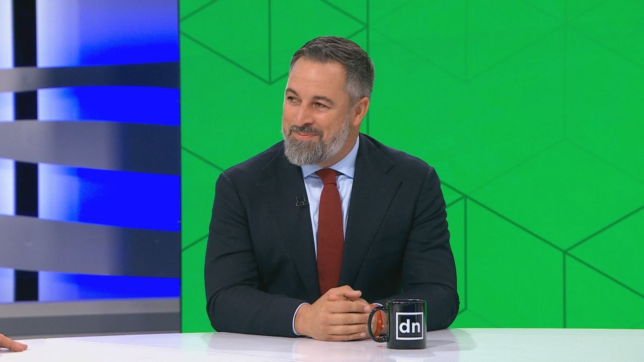 Abascal critica a Sánchez y sus aliados y defiende medidas duras en inmigración y urbanismo