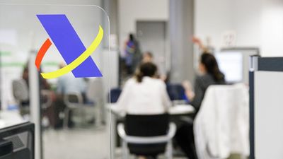 Alerta de estafa por intentos de suplantación de la Agencia Tributaria con correos y SMS fraudulentos