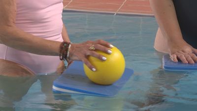 'Volver a nadar juntas': así es el proyecto que utiliza agua como terapia para pacientes con daño neurológico