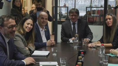 Puigdemont, entre el 'no' a los Presupuestos y el  'dar carrete' a Sánchez