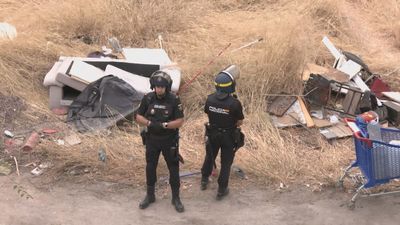 Desalojado un solar okupado en Puente de Vallecas: "Al fin podremos dormir tranquilos"
