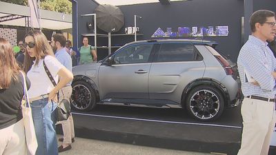 Precios altos y pocos puntos de recarga: el coche eléctrico avanza lento en España