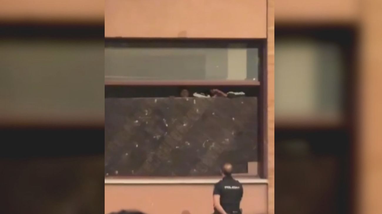 Dos detenidos tras una noche de tensión entre okupas y vecinos en el hotel abandonado de Barajas