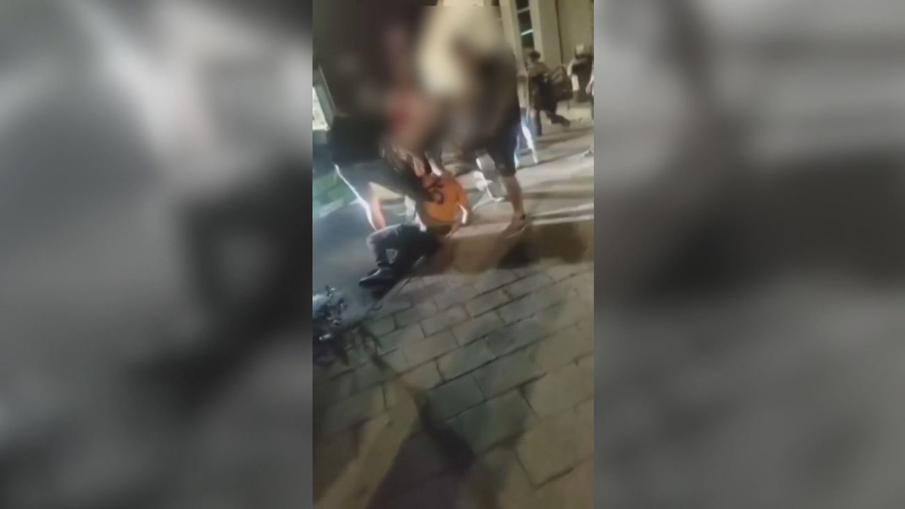 Brutal agresión a un joven a quien sacaron a golpes de un autobús en Moralzarzal