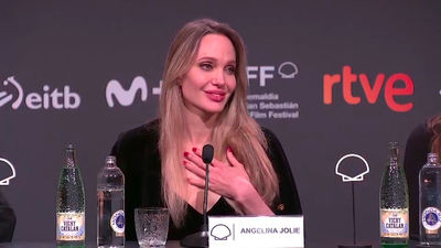 Angelina Jolie deslumbra en su primera visita al Festival de San Sebastián