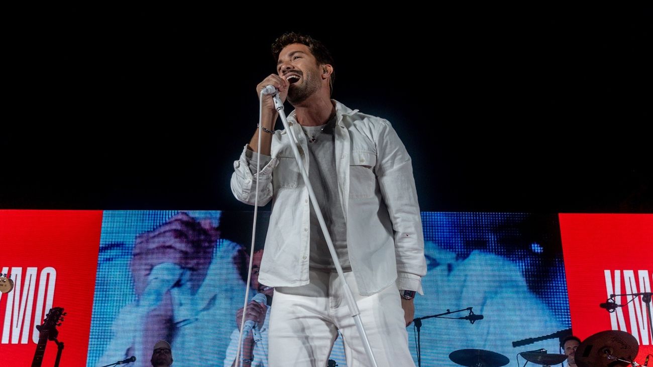 Pablo Alborán estrena su 'KM 0' en un abarrotado kilómetro 0 de Madrid