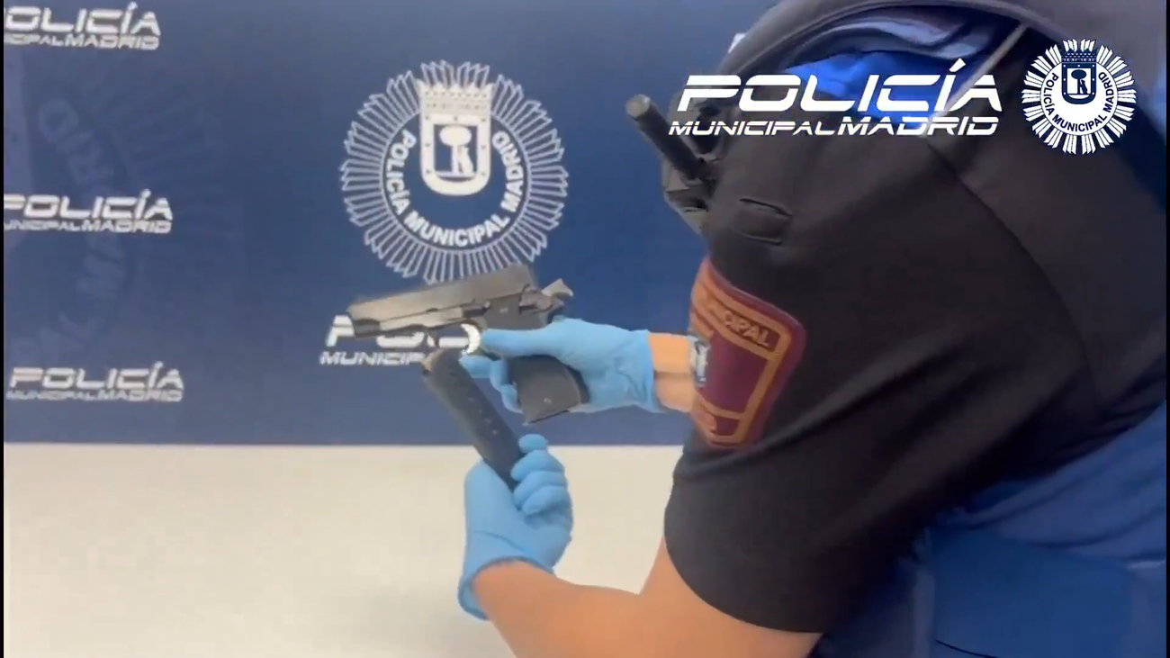 Detenido junto a un local conflictivo de Puente de Vallecas por tenencia ilícita de armas