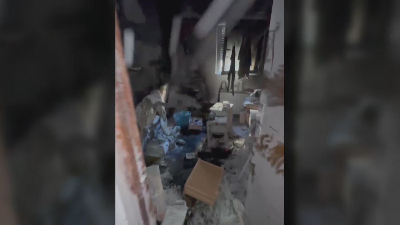 Vecinos de Puerta del Ángel evitan una tragedia al sofocar un incendio en una vivienda