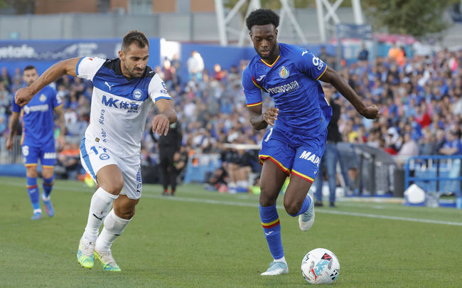 Kamara ante el Alavés / EFE