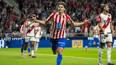 3-2. Julián Alvarez, con un triplete, rescata al Atlético de un gran Rayo