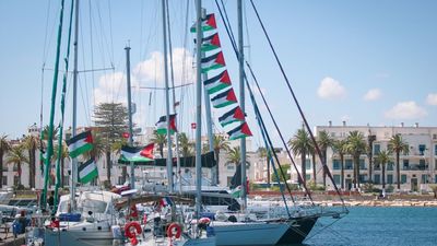 La Flotilla Sumud denuncia "explosiones" y cortes de comunicación en su travesía hacia Gaza