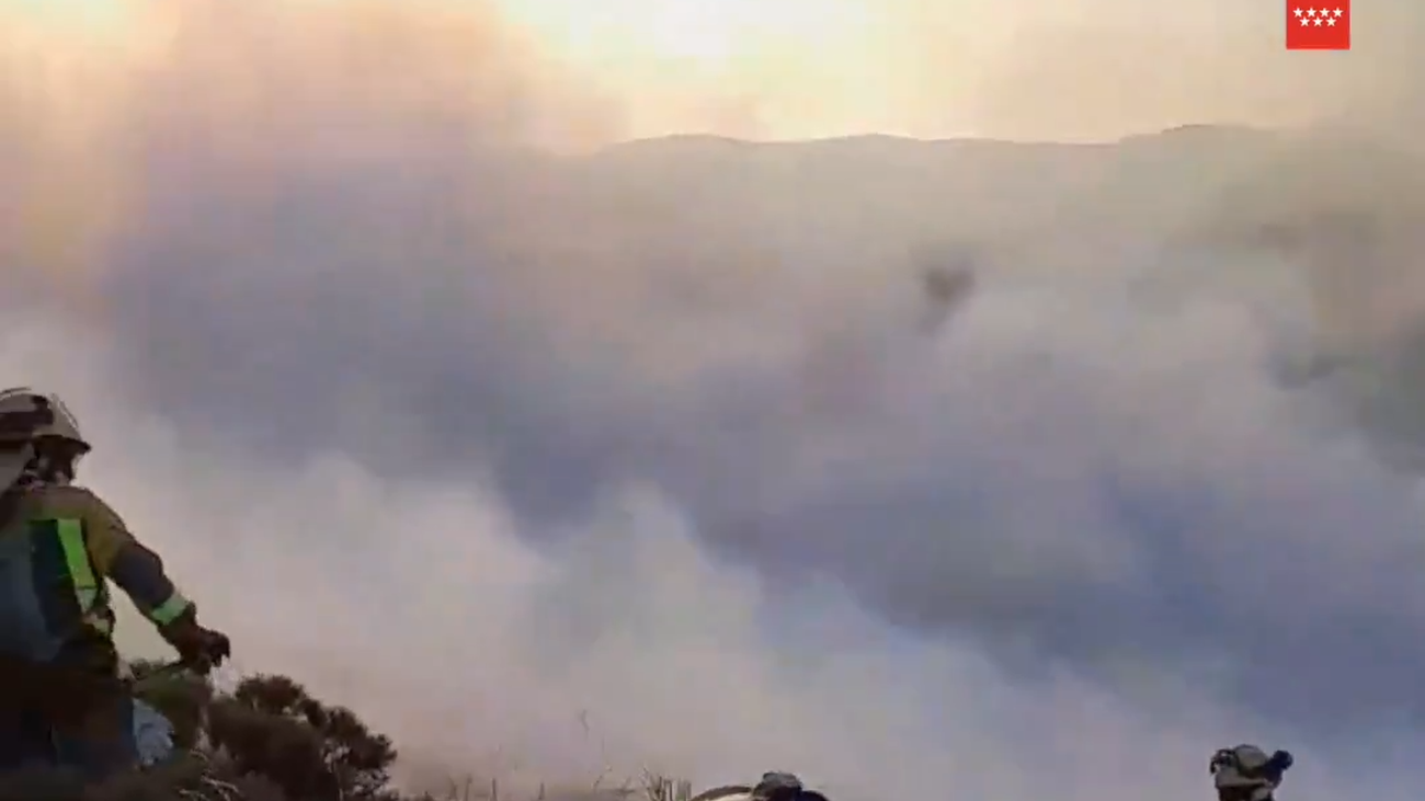 Medios de la Comunidad de Madrid colaboran en el incendio de Peñalba de la Sierra (Guadalajara), que sigue sin control