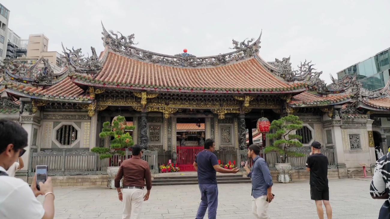 Las tres religiones que recoge el templo Longshan (Taiwán)