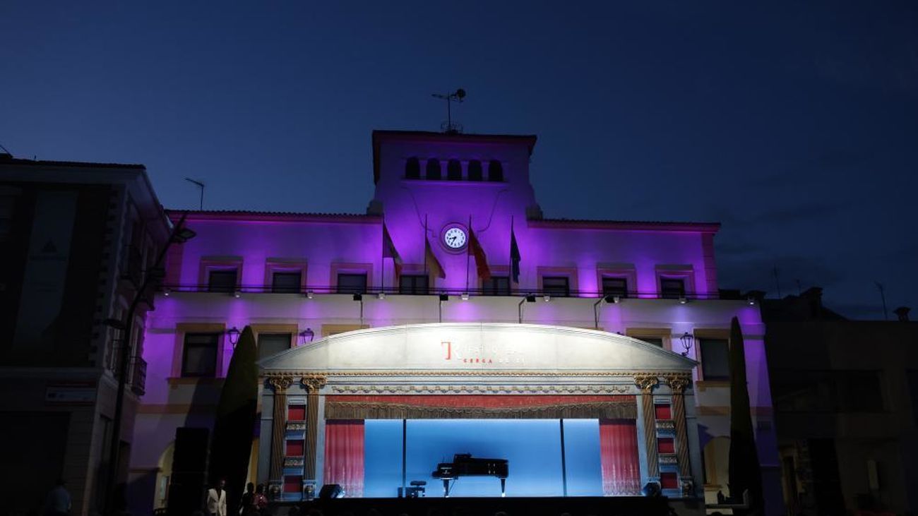 'La Carroza del Real' acerca la ópera a los vecinos de Sanse