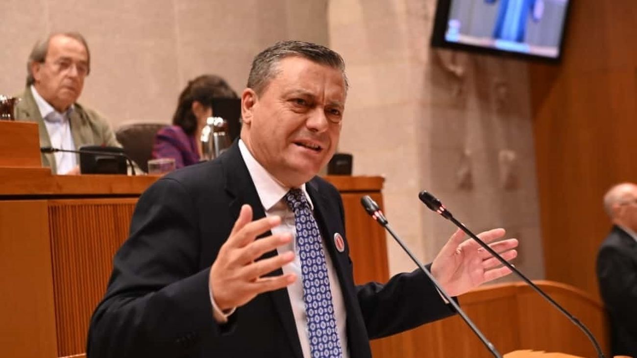 El PSOE de Aragón responde tras no aplaudir el reconocimiento de Azcón a Lambán: "A él le repugnaría"