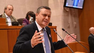 El PSOE de Aragón responde tras no aplaudir el reconocimiento de Azcón a Lambán: "A él le repugnaría"