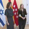 Ayuso recibe a la encargada de negocios de Israel en España y rechaza la "persecución de judíos e israelíes"