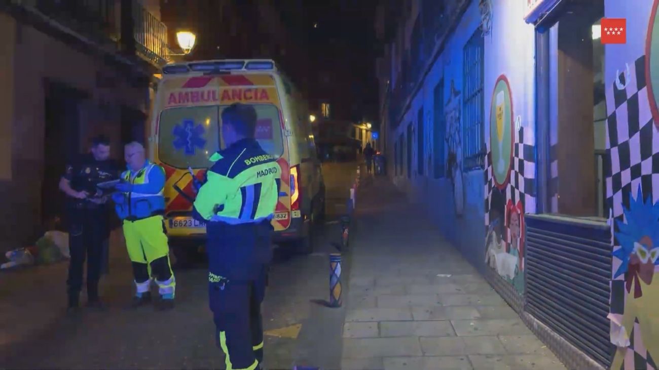 Un hombre sufre la amputación de cuatro dedos tras explotar el material que manipulaba en un piso de Embajadores