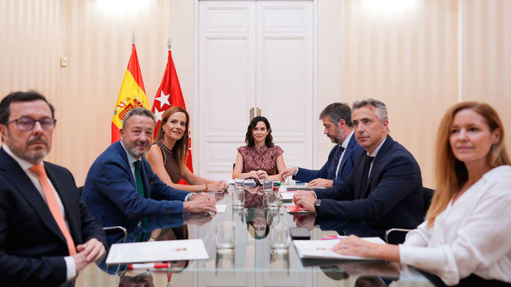 Reunión de la presidenta madrileña con Vox / @ComunidadMadrid