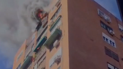 Una herida leve por quemaduras en el incendio de su undécimo piso en Valdezarza