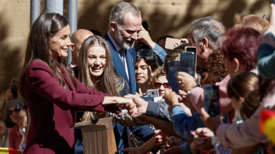 Viana (Navarra) aclama a la princesa y a los Reyes