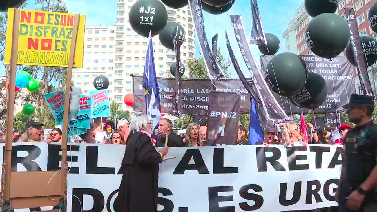 Miles de mutualistas marchan en Madrid para exigir que la pasarela al RETA cuente todos los años cotizados