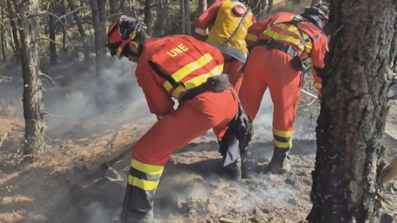 El incendio de Peñalba (Guadalajara) sigue sin control y ya ha quemado 2.400 hectáreas