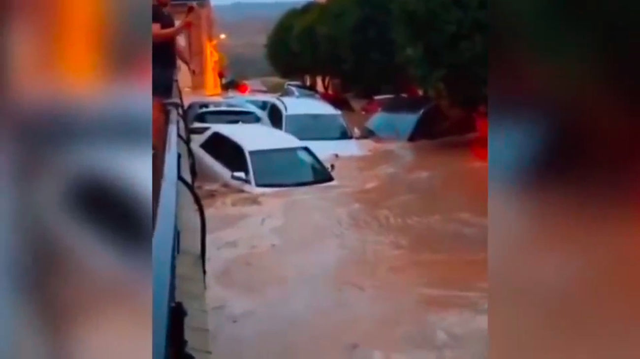 De nuevo los coches flotando y las calles como ríos en Valencia y Zaragoza