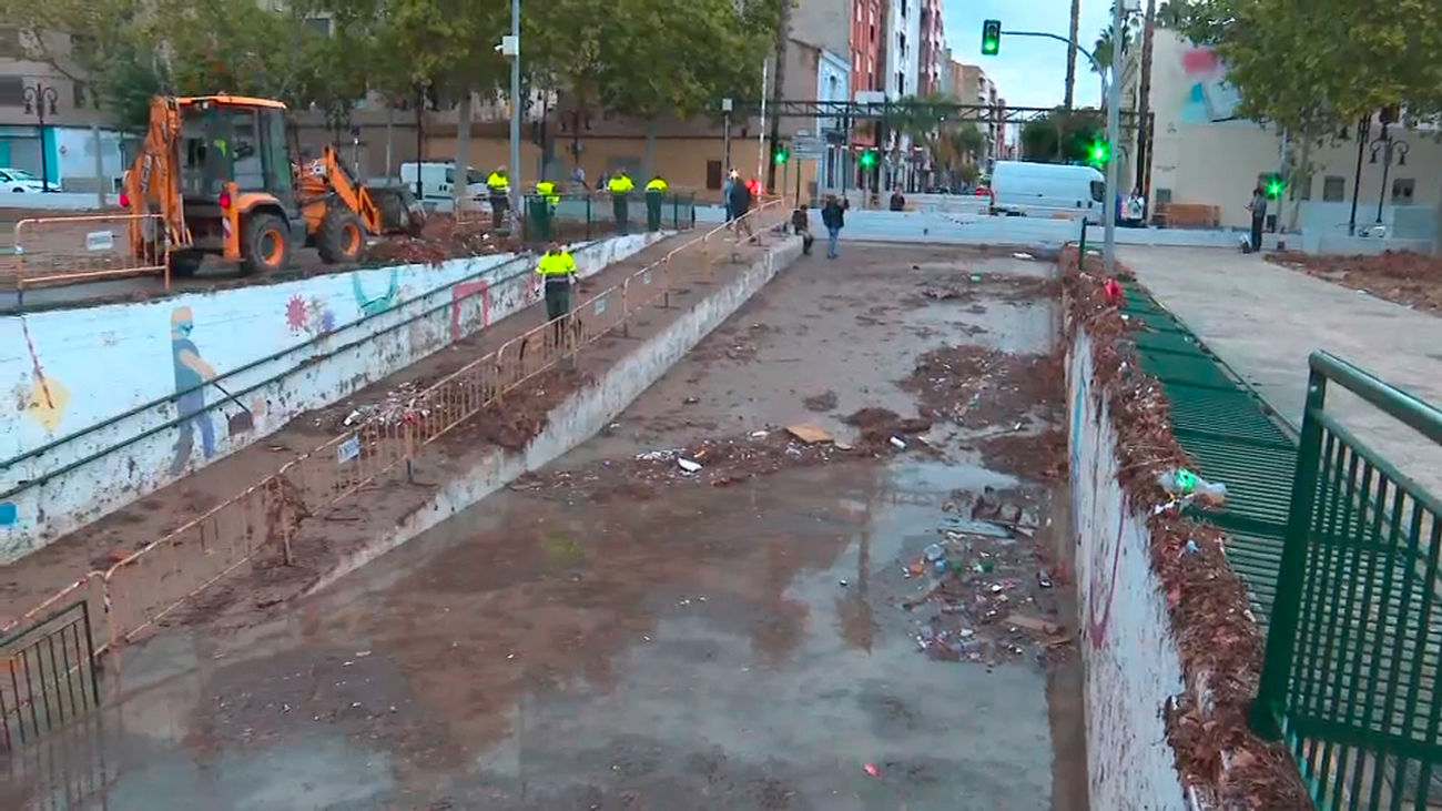 Alerta roja por lluvias torrenciales en Valencia: se desborda el barranco de la Saleta y se inundan las calles en Aldaia