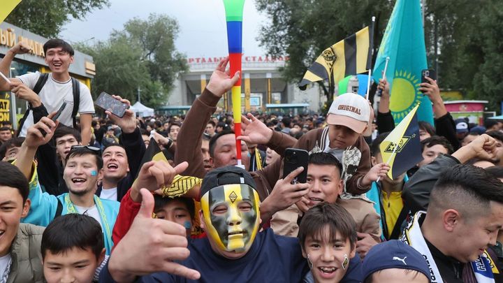 Aficionados del Kirat Almaty / EFE