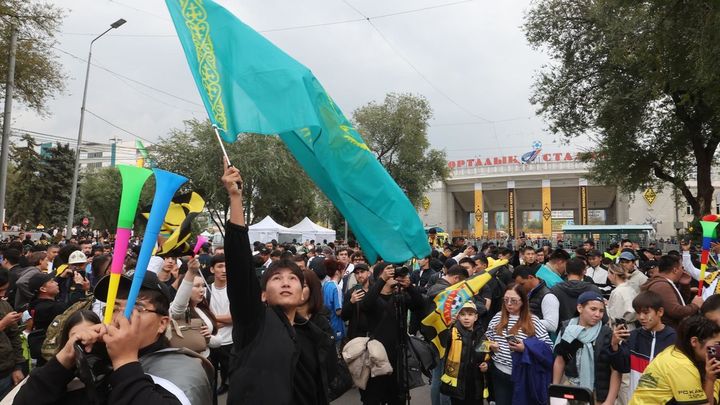 Aficionados del Kirat Almaty / EFE