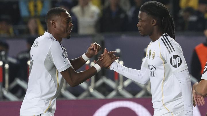 Alaba felicita a Camavinga / EFE