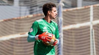 La UD Sanse denuncia insultos homófobos a su portero Lejárraga ante el Rayo Majadahonda