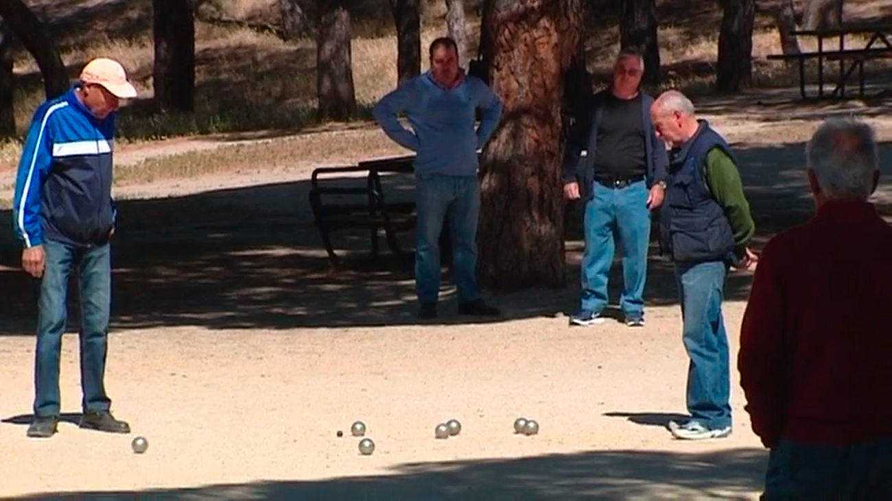 La Comunidad de Madrid lanzará el Carnet Senior para aunar la oferta de actividades de los mayores de 60 años