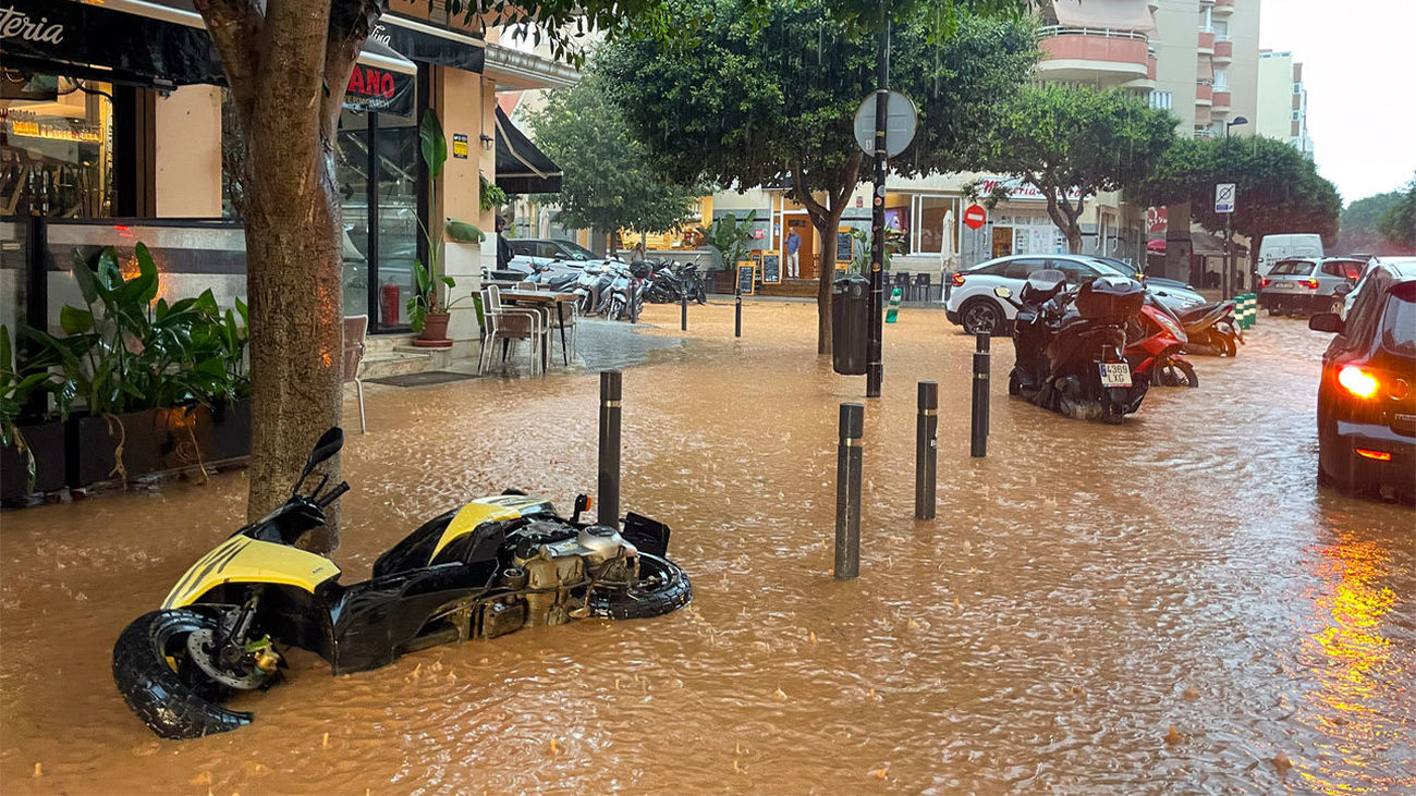 Dos heridos graves por caídas en Ibiza a causa de las fuertes lluvias
