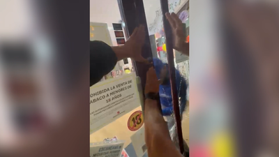 VIDEO: Así ha sido la heroica resistencia de varios vecinos de Fuenlabrada para evitar el atraco de un estanco