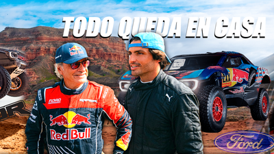 Carlos Sainz se sube al Ford Raptor T1+ de su padre: "Es acojonante"