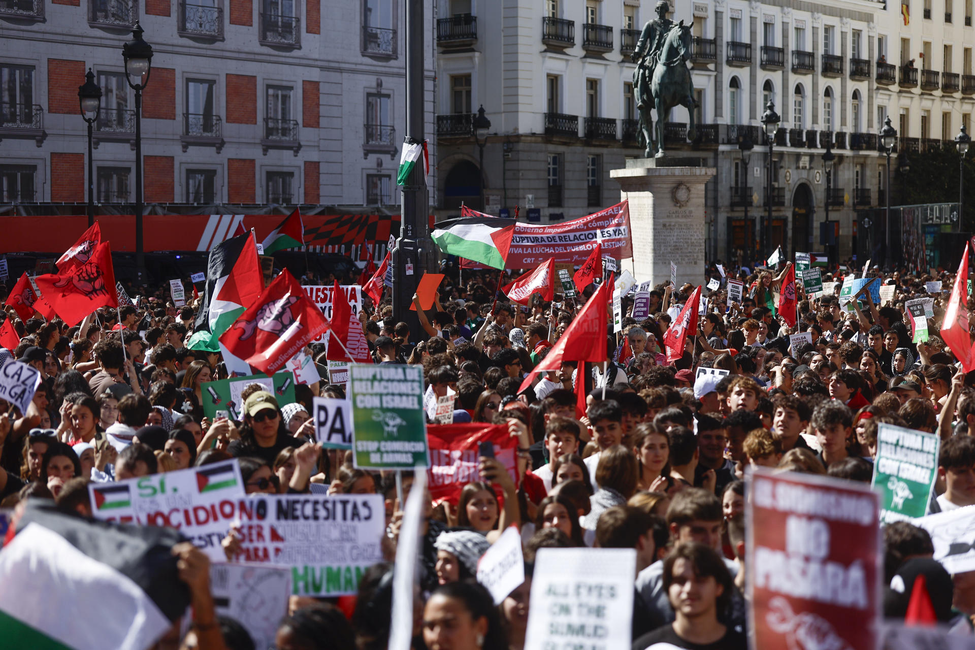 Protesta de estudiantes en Madrid con el lema 'Paremos el genocidio al pueblo palestino'